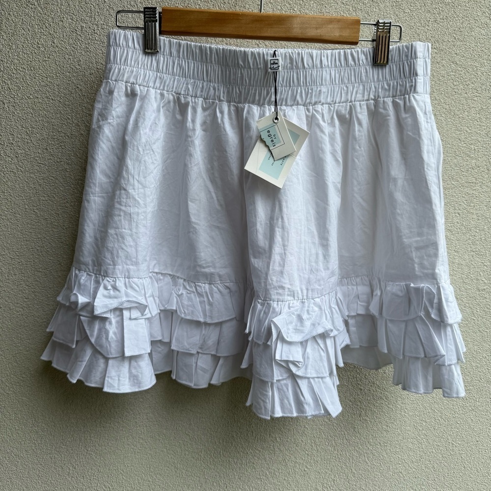 NWT By Egreis White Ruffle Skirt Skort Size Large